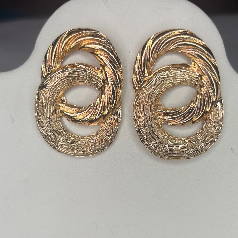 Elegant Gold Textured Earrings